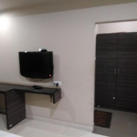 Iroomz Hoysala Residency Bellary Buitenkant foto