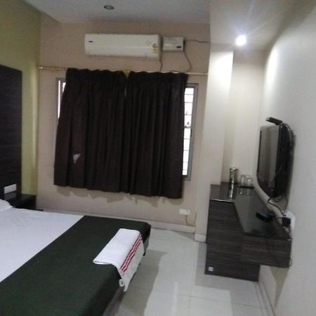 Iroomz Hoysala Residency Bellary Buitenkant foto