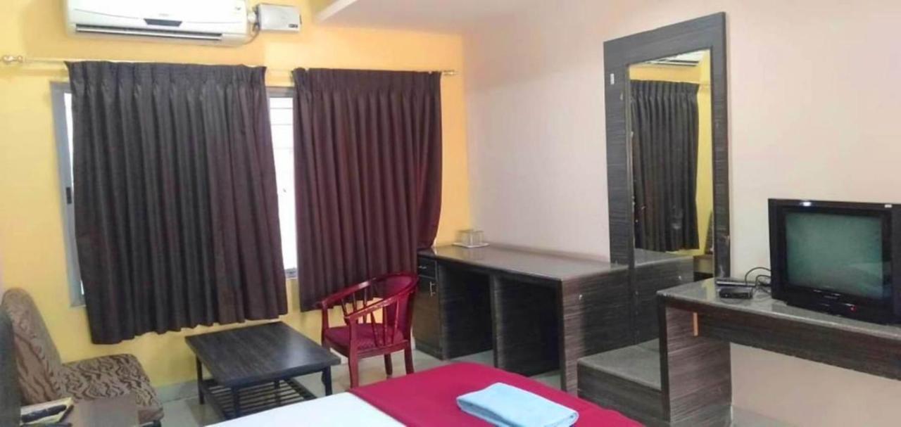 Iroomz Hoysala Residency Bellary Buitenkant foto