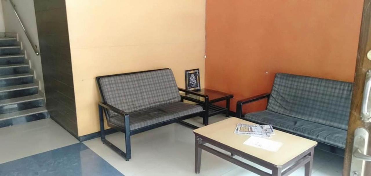 Iroomz Hoysala Residency Bellary Buitenkant foto