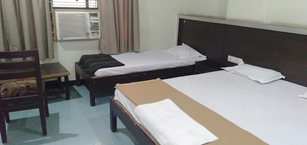 Iroomz Hoysala Residency Bellary Buitenkant foto