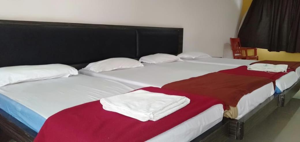 Iroomz Hoysala Residency Bellary Buitenkant foto