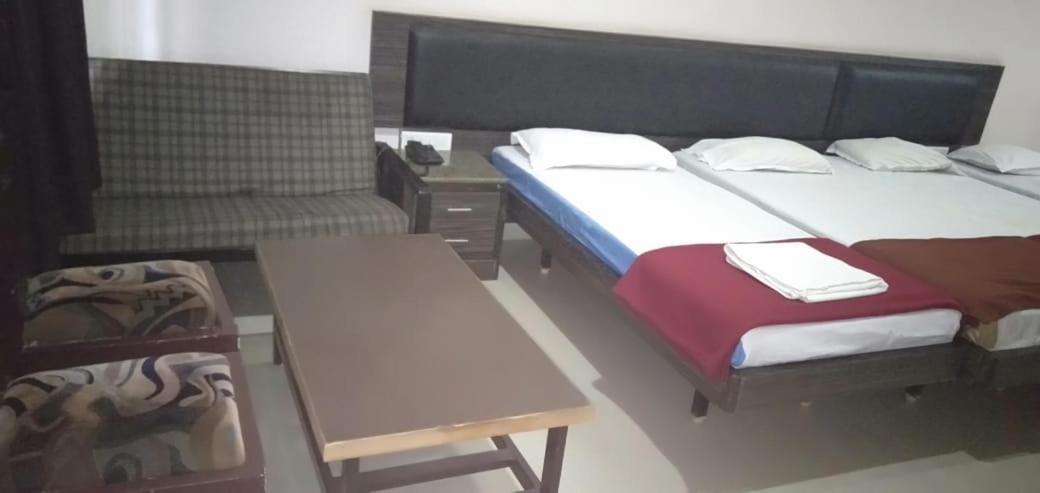 Iroomz Hoysala Residency Bellary Buitenkant foto