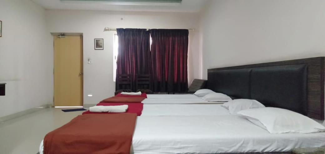 Iroomz Hoysala Residency Bellary Buitenkant foto
